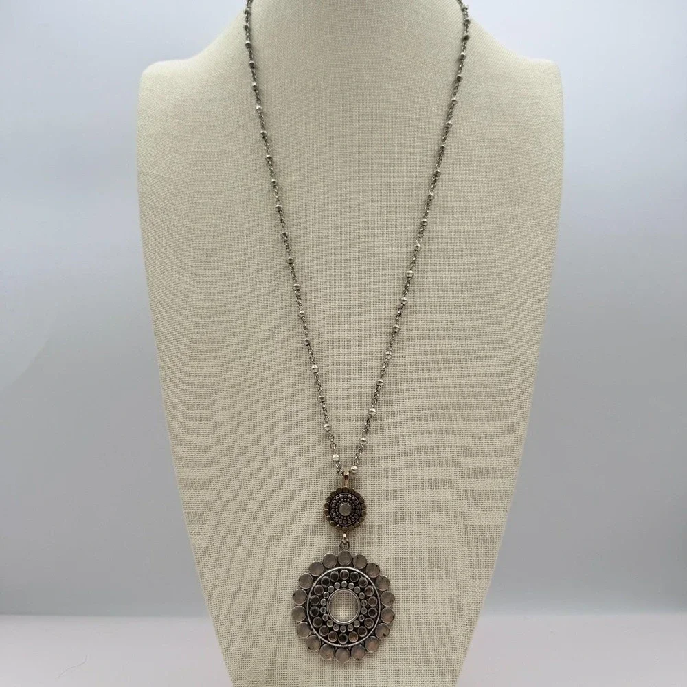 Vintage 90s Silver Tone Sunburst Medallion Pendant Necklace Boho Fashion Jewelry
